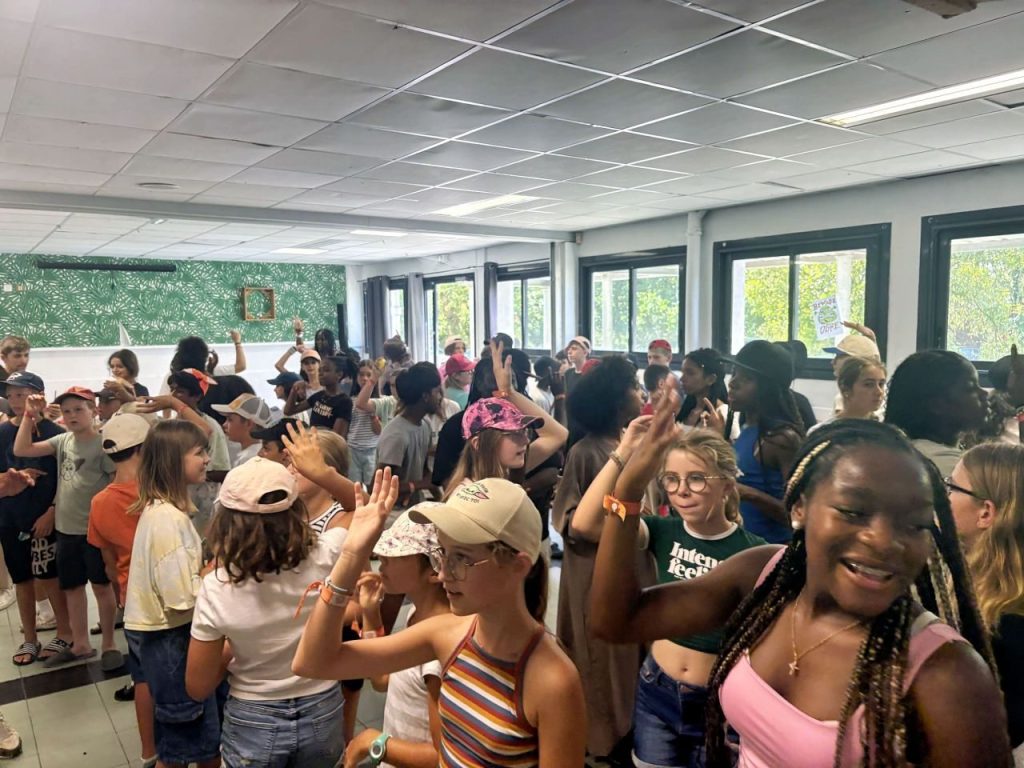 La Fête Continue 16 Boum dans la grande salle, colonie d’été à Castelnaudary