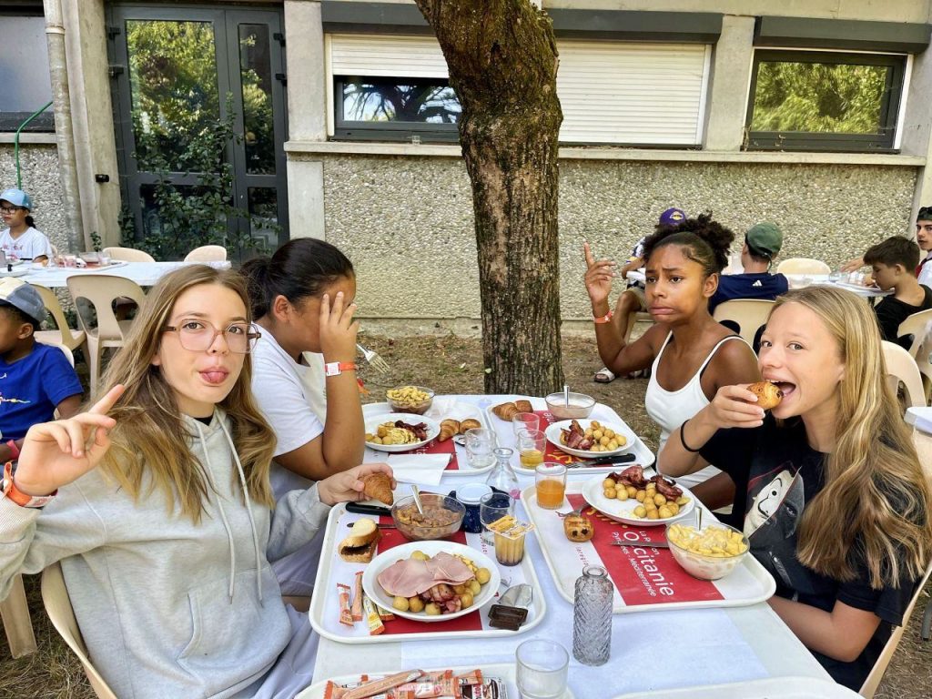 La Fête Continue 19 Repas en plein air entre copines, colonie d’été à Castelnaudary