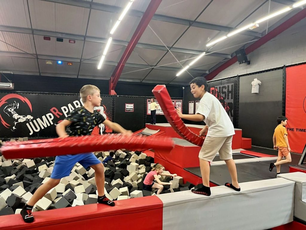 La Fête Continue 10 Enfants au trampoline park, colonie d’été à Castelnaudary